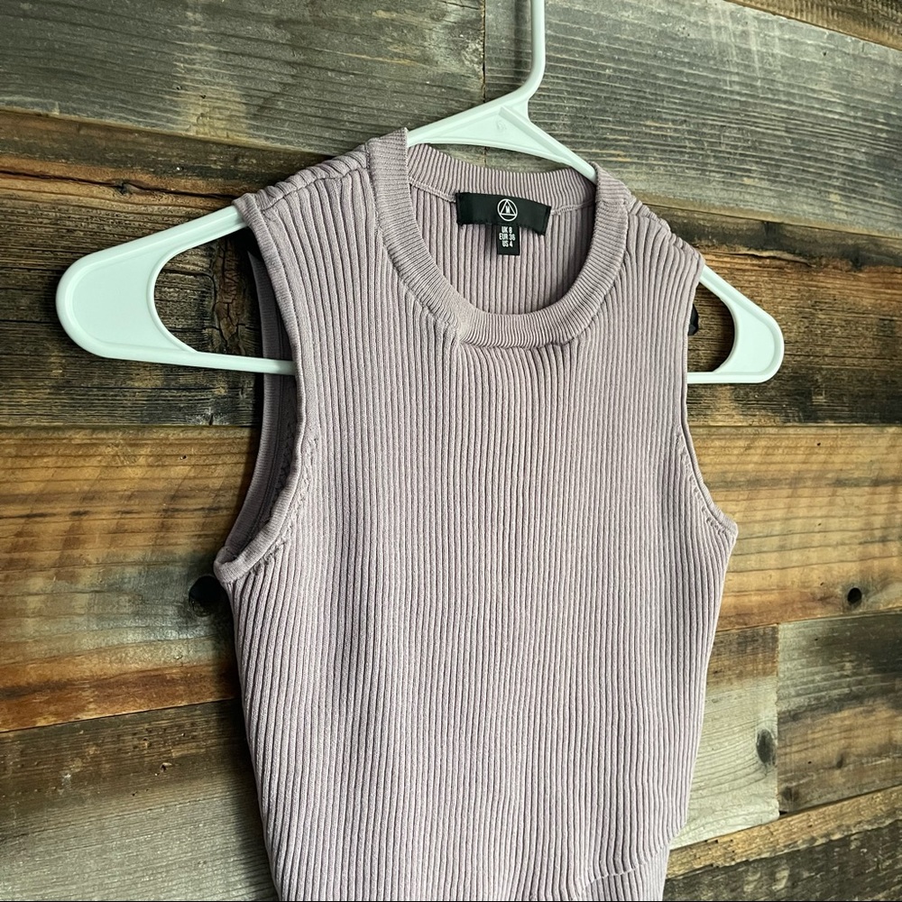 Sold - MISSGUIDED Halter Cropped Ribbed Top - Picture 2 of 4